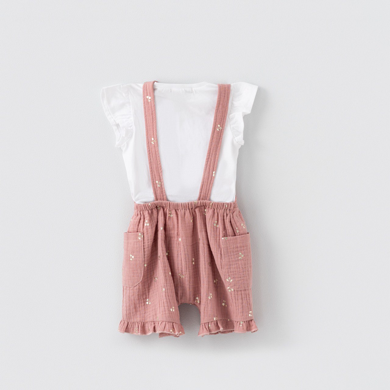 GIVA ROMPER WITH HAT AND T-SHIRT